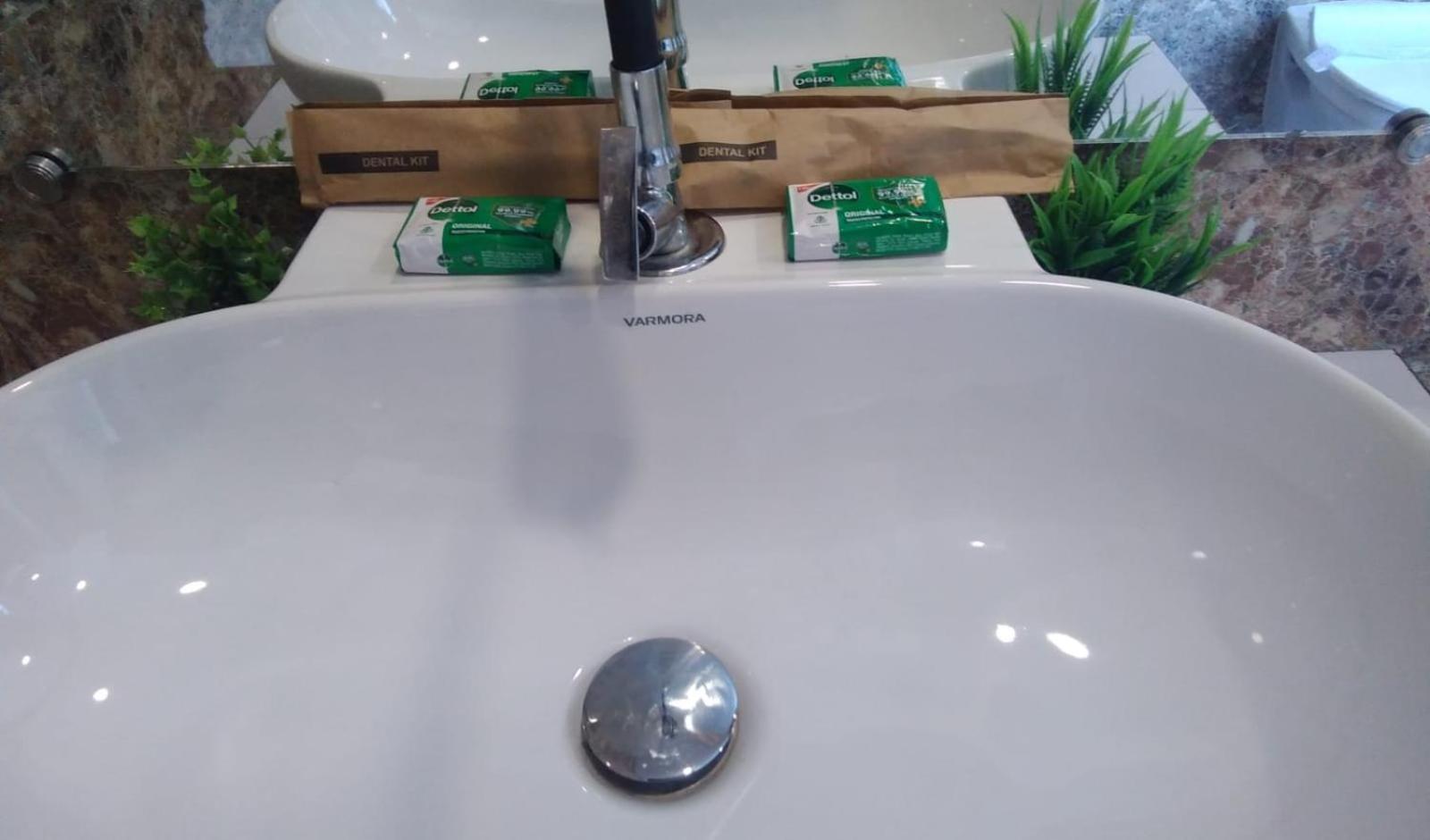 Blue Angel Guest House Σιλόνγκ Εξωτερικό φωτογραφία